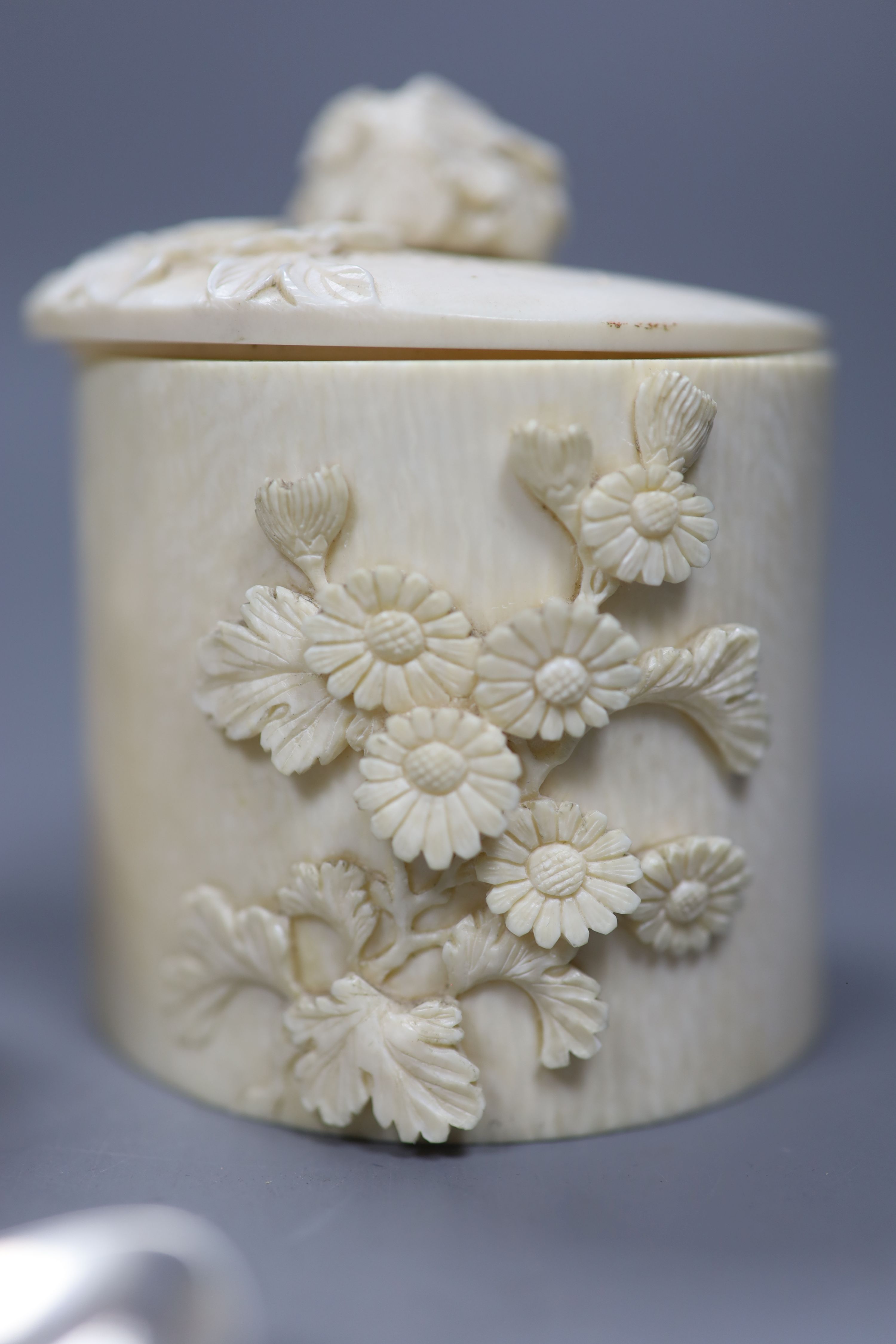 Four various Japanese carved ivory jars and covers, early 20th century and a set of six Victorian silver teaspoons, tallest 9cm